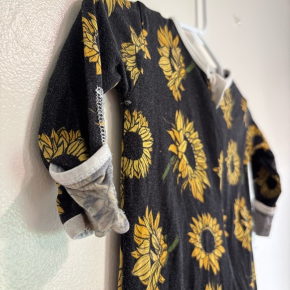 Peregrine Kids wear 3-6 months Sunflowers on Black Bamboo Footie - Picture 4 of 6